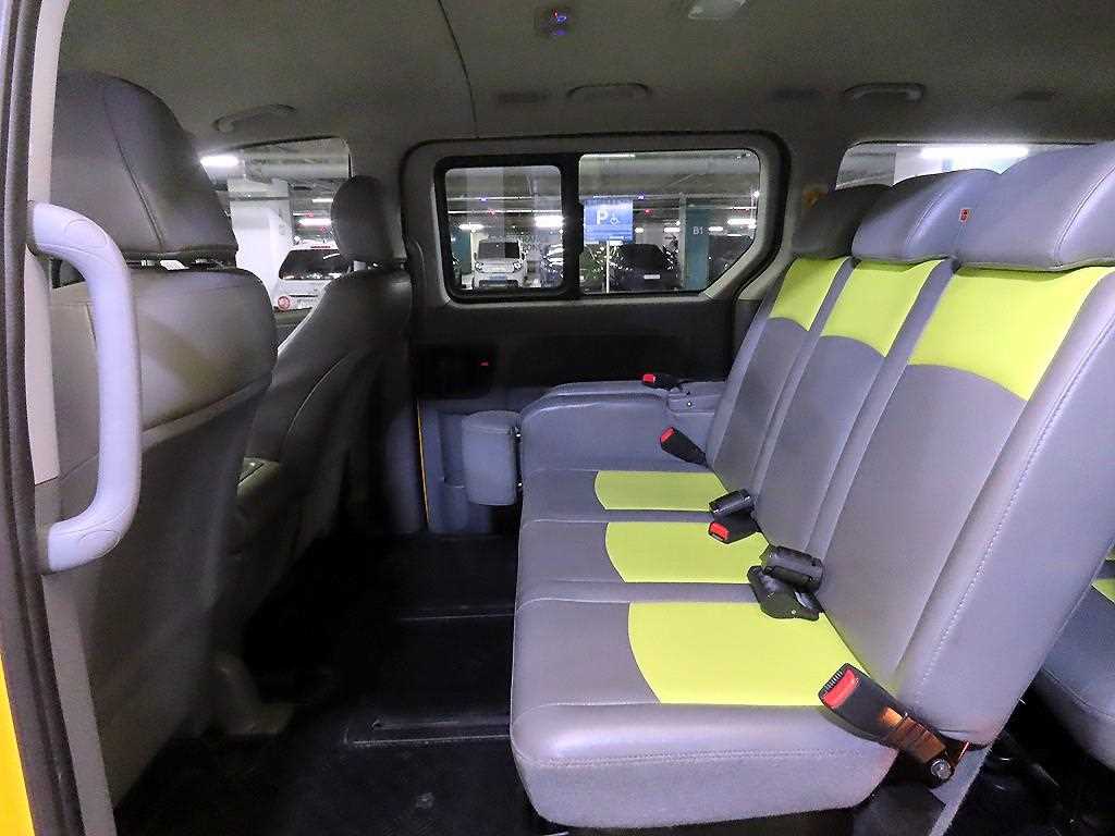 HYUNDAI Starex - Vista 7