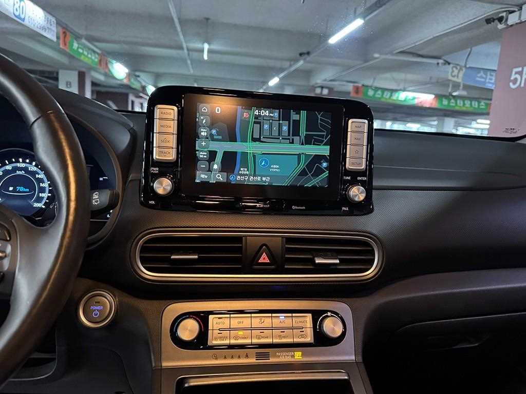 HYUNDAI Kona - Vista 10