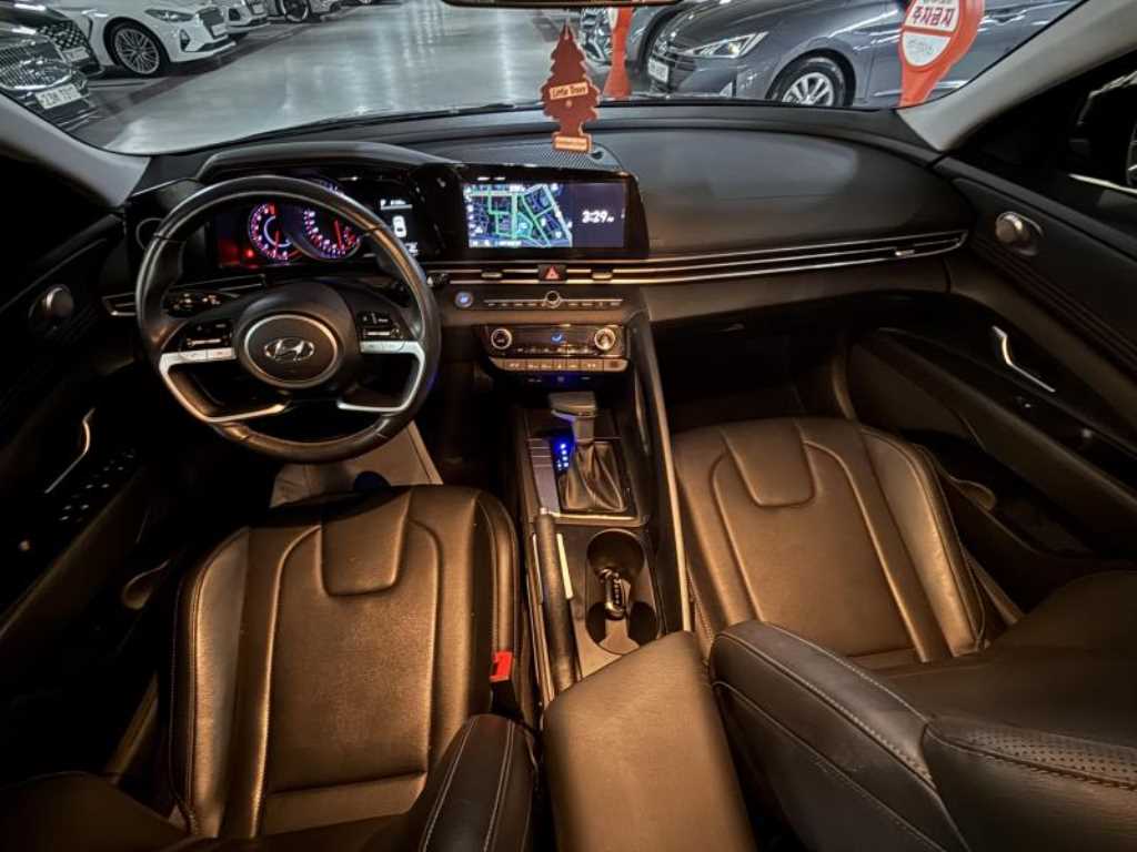 HYUNDAI Avante - Vista 11