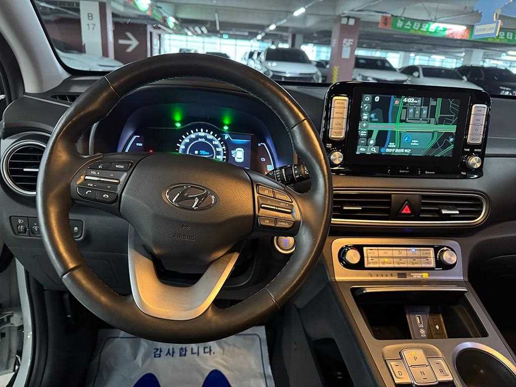 HYUNDAI Kona - Vista 7