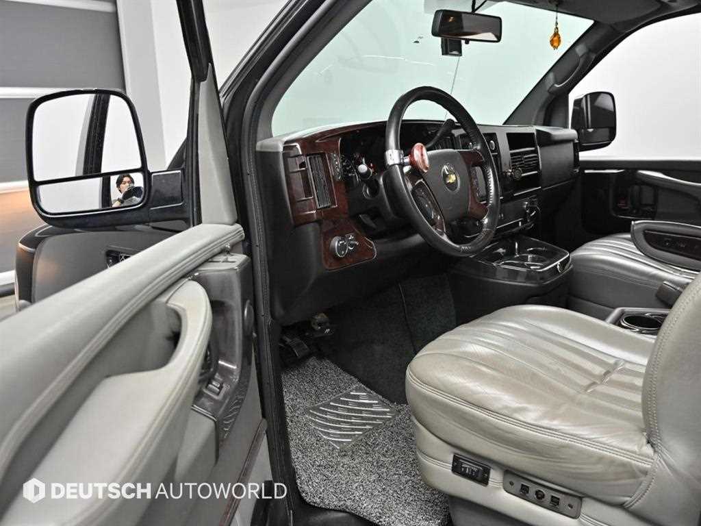 Chevrolet Express van - Vista 11