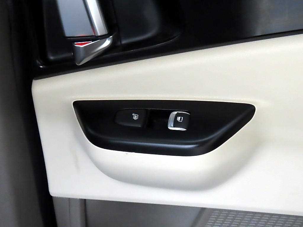 KIA Carnival - Vista 12