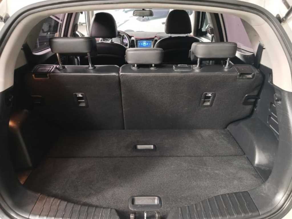 Ssangyong Tivoli 2017 Blanco - Importación desde Corea - HF Imports Iquique - Foto 18