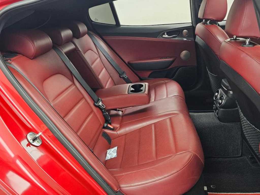 KIA Stinger - Vista 12