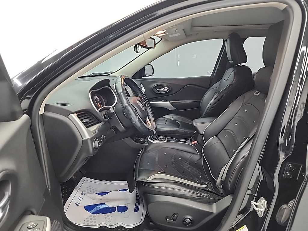 Jeep Cherokee - Vista 11