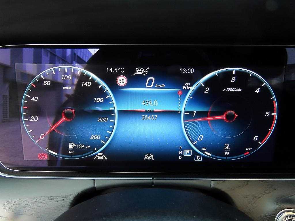 Mercedes Benz E class - Vista 9