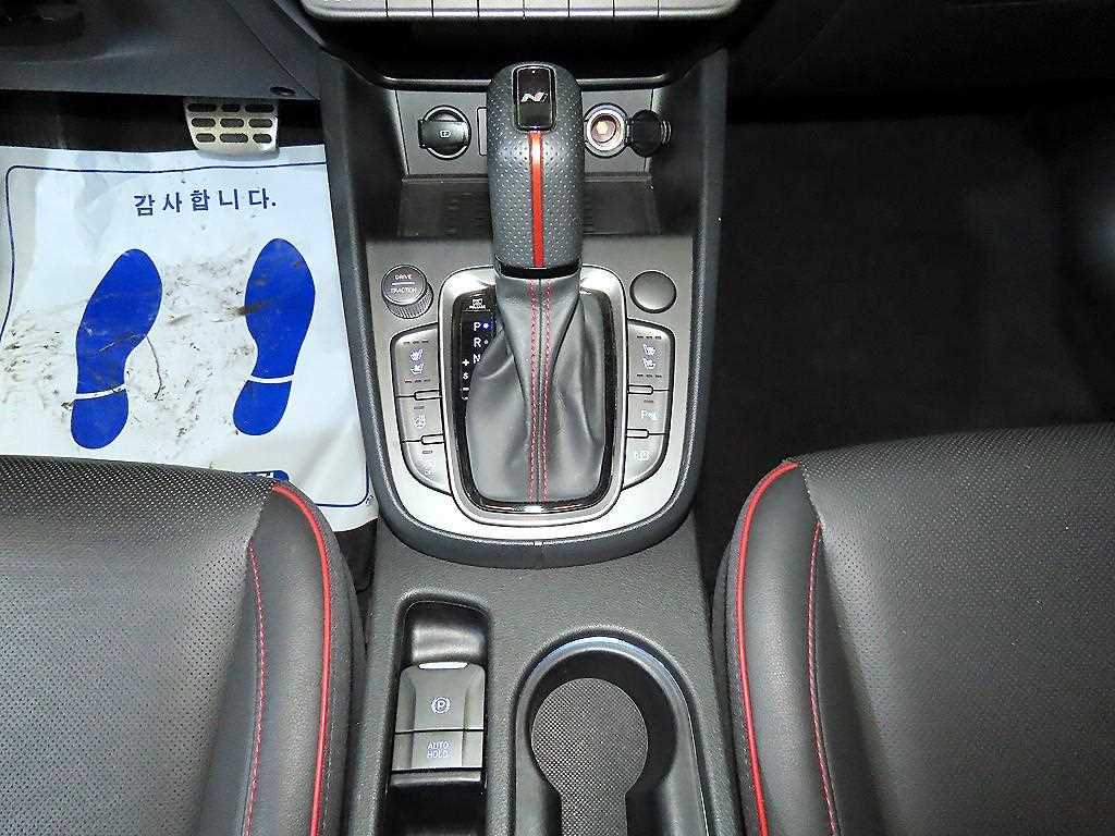 HYUNDAI Kona - Vista 12