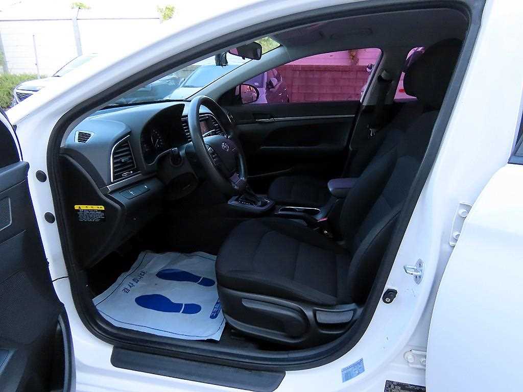 HYUNDAI Avante - Vista 5