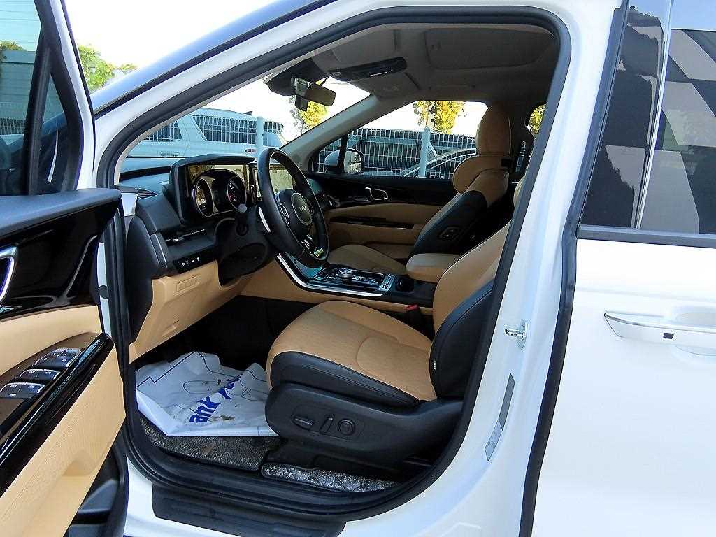 KIA Carnival - Vista 5