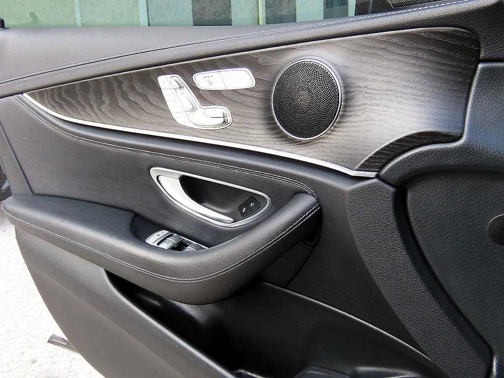 Mercedes Benz E class - Vista 12