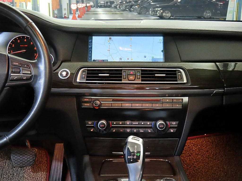BMW 7 Series - Vista 11
