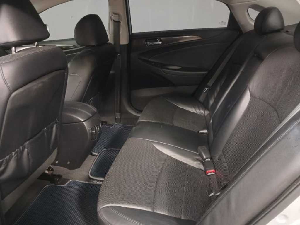 HYUNDAI Sonata - Vista 8