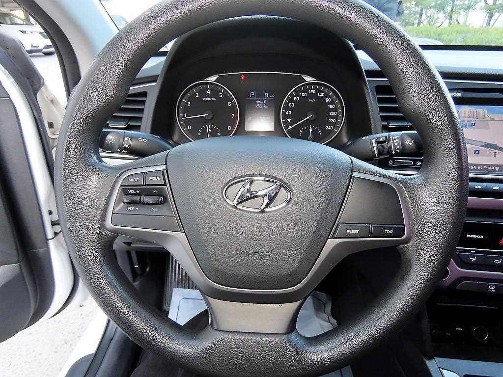 HYUNDAI Avante - Vista 8