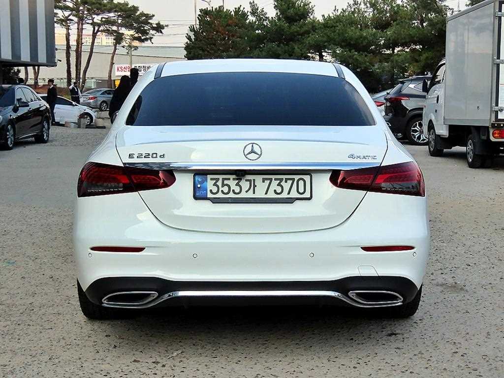 Mercedes Benz E class - Vista 4