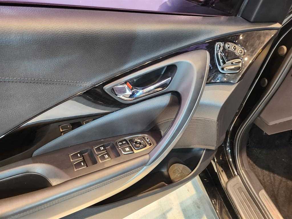 HYUNDAI Grandeur - Vista 11