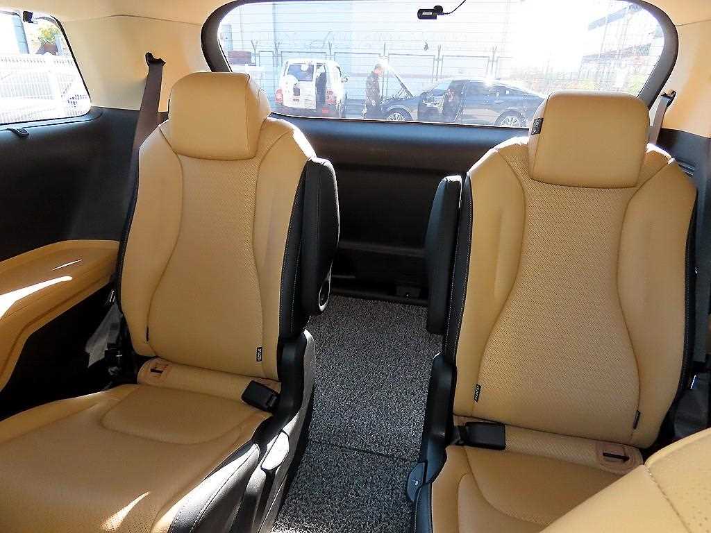 KIA Carnival - Vista 7