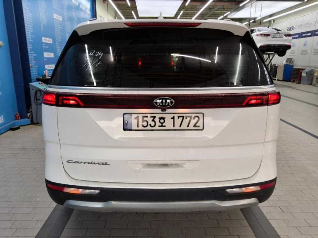 KIA Carnival - Vista 5