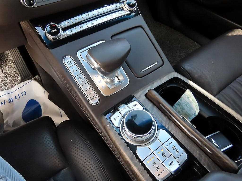 Genesis G90 - Vista 11