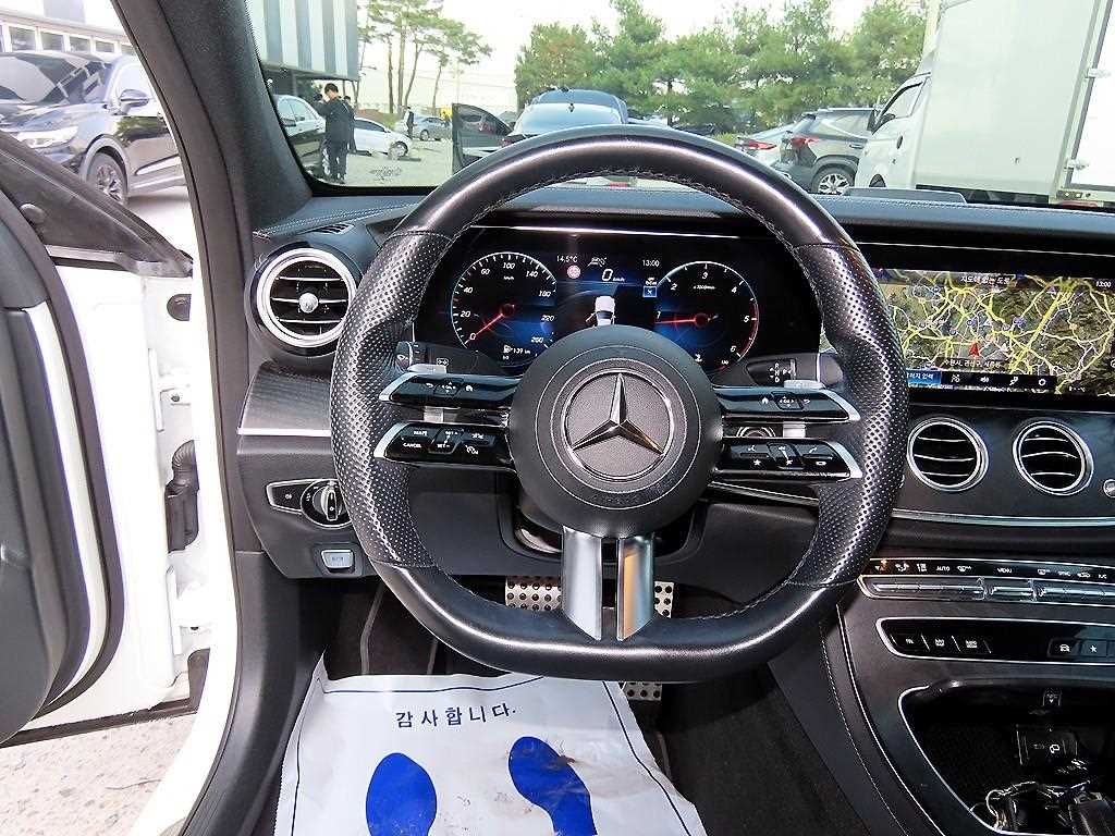 Mercedes Benz E class - Vista 8