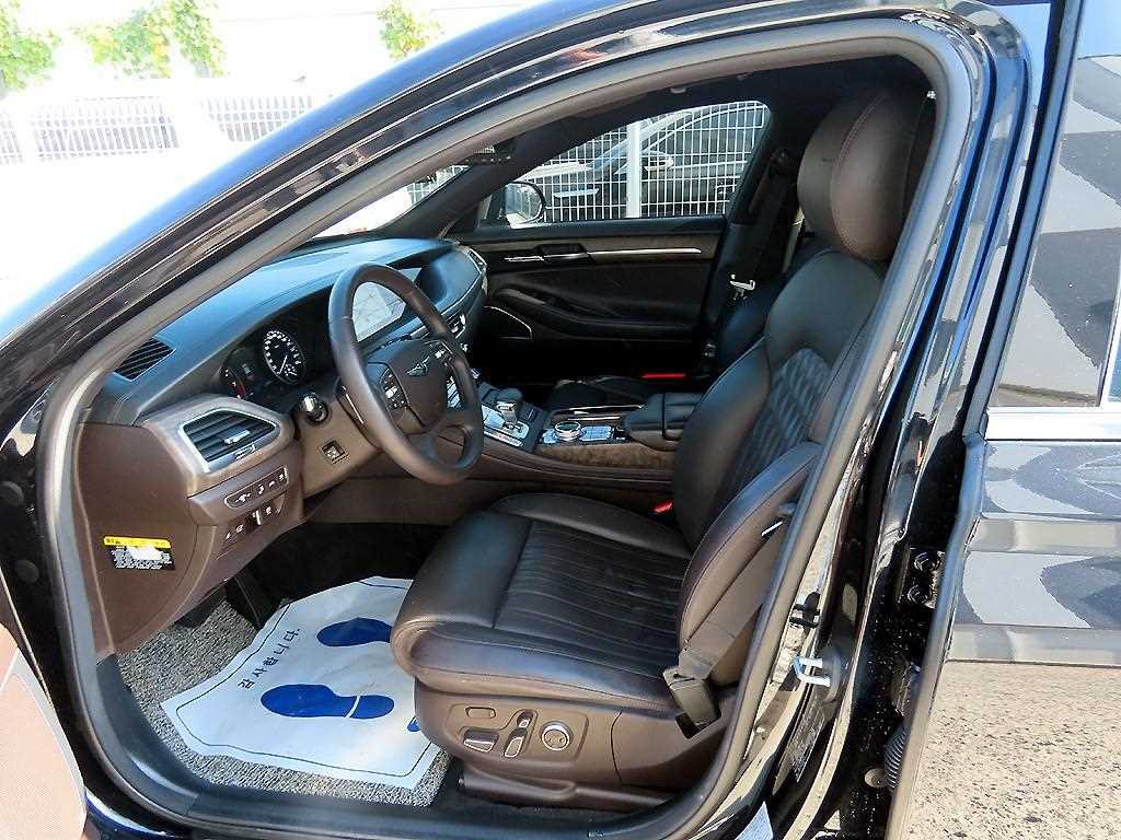 Genesis G90 - Vista 5