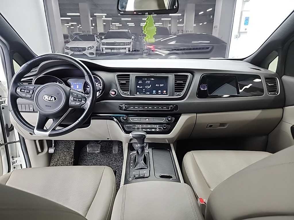 KIA Carnival - Vista 7