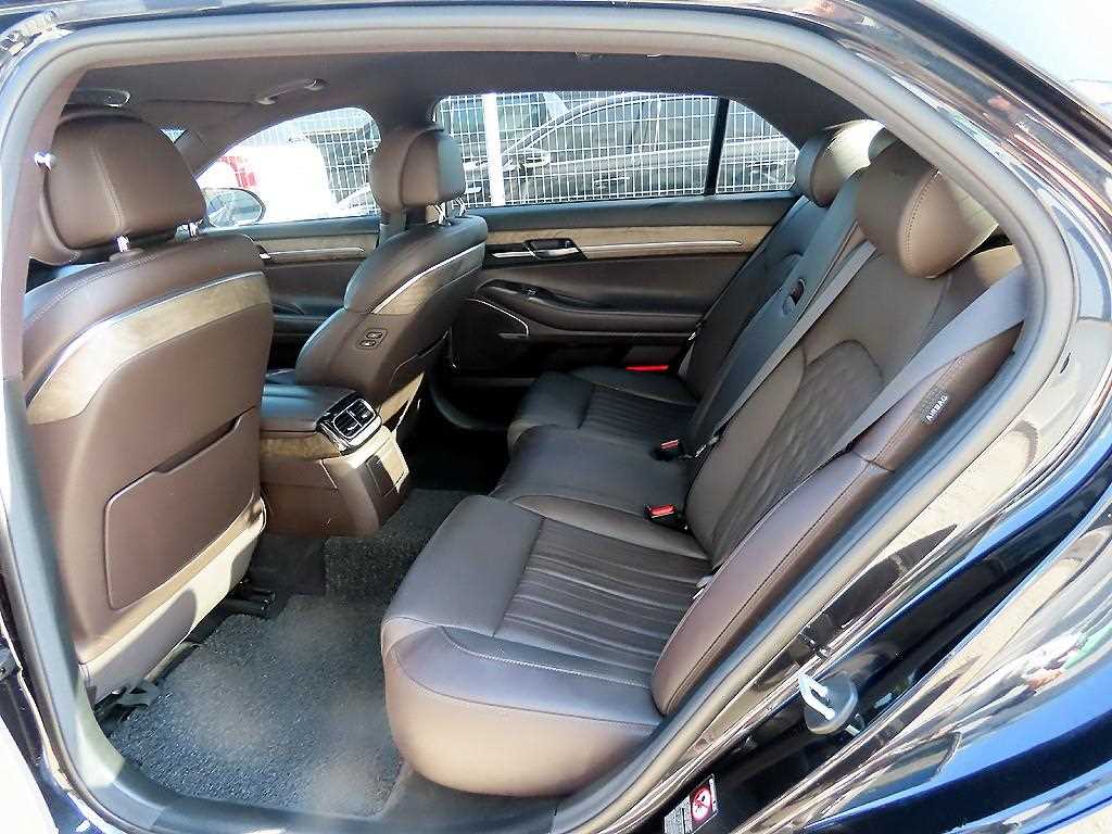 Genesis G90 - Vista 6