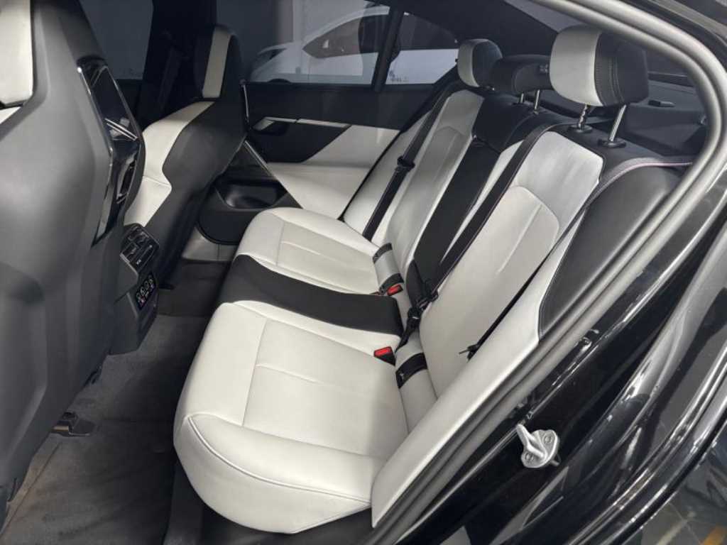 BMW 5 Series - Vista 8