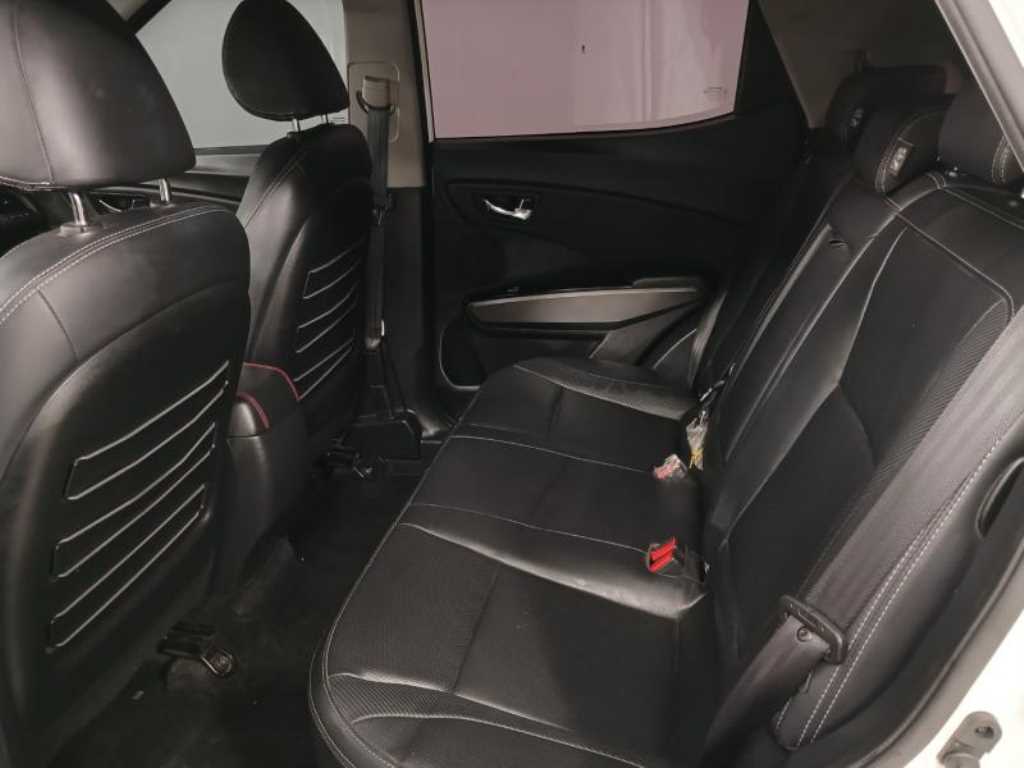 Ssangyong Tivoli - Vista 8