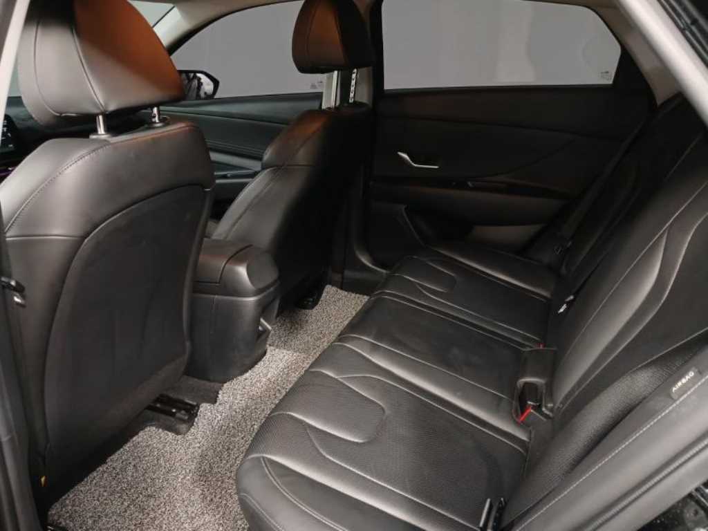 HYUNDAI Avante - Vista 8