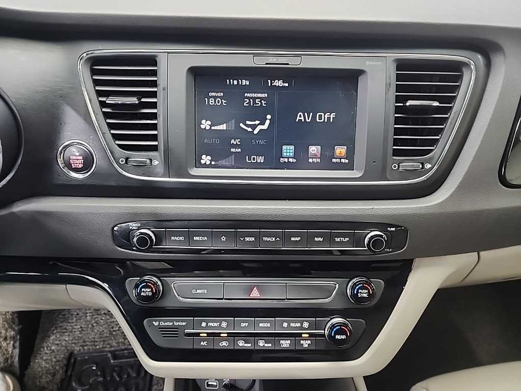 KIA Carnival - Vista 10