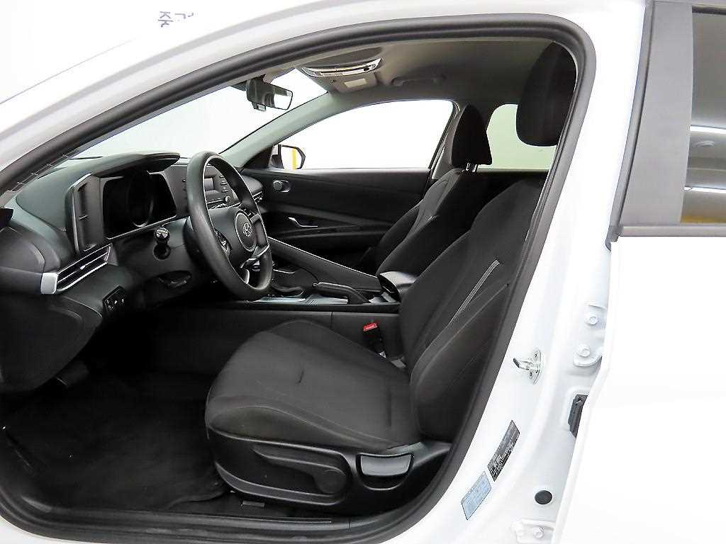 HYUNDAI Avante - Vista 5