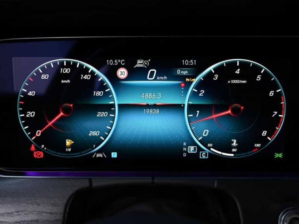 Mercedes Benz E class - Vista 8