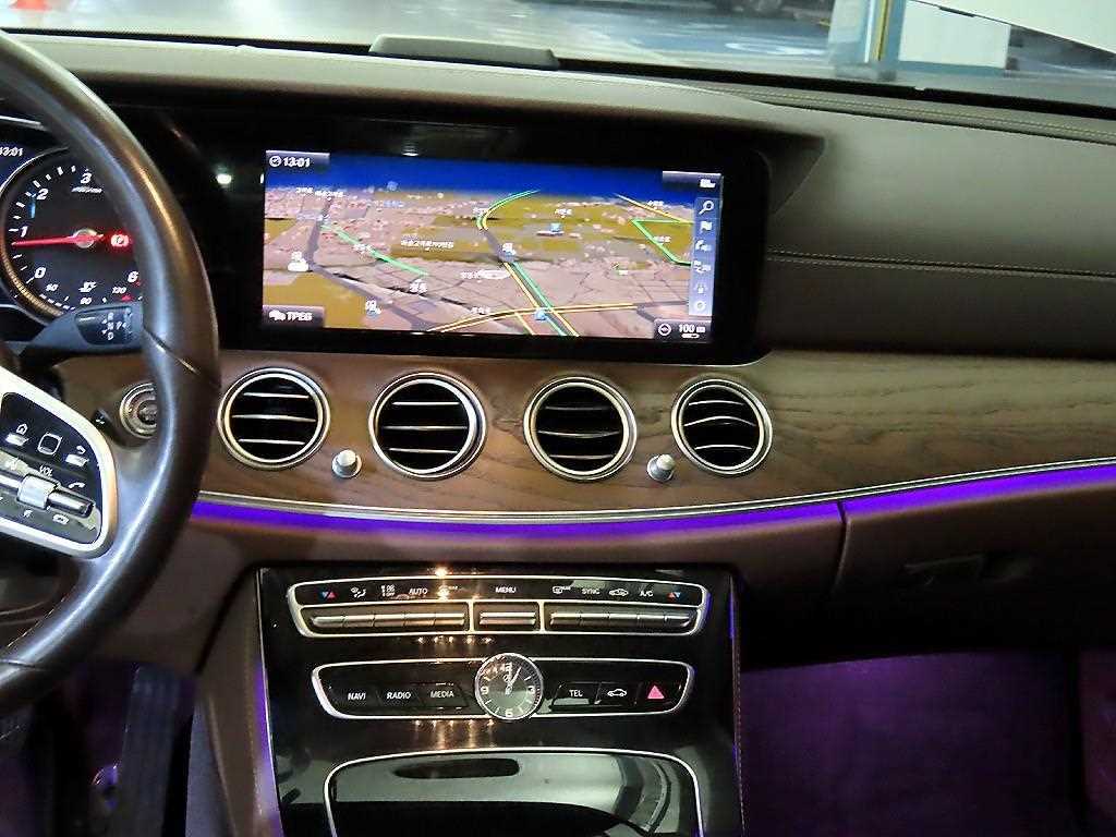 Mercedes Benz E class - Vista 10