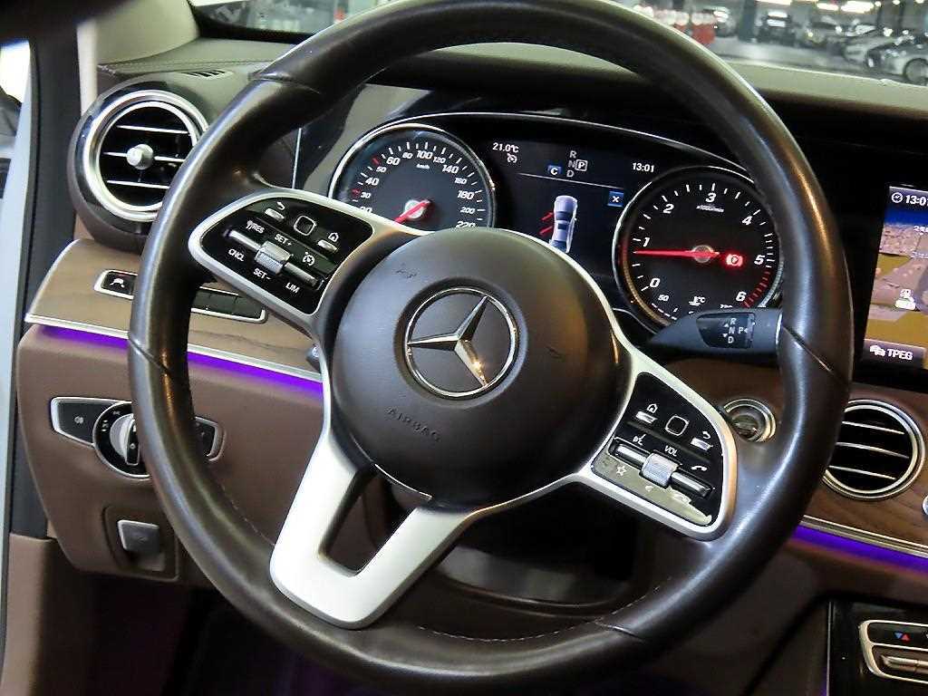 Mercedes Benz E class - Vista 7