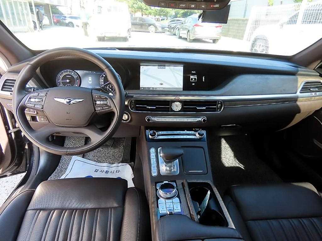 Genesis G90 - Vista 7