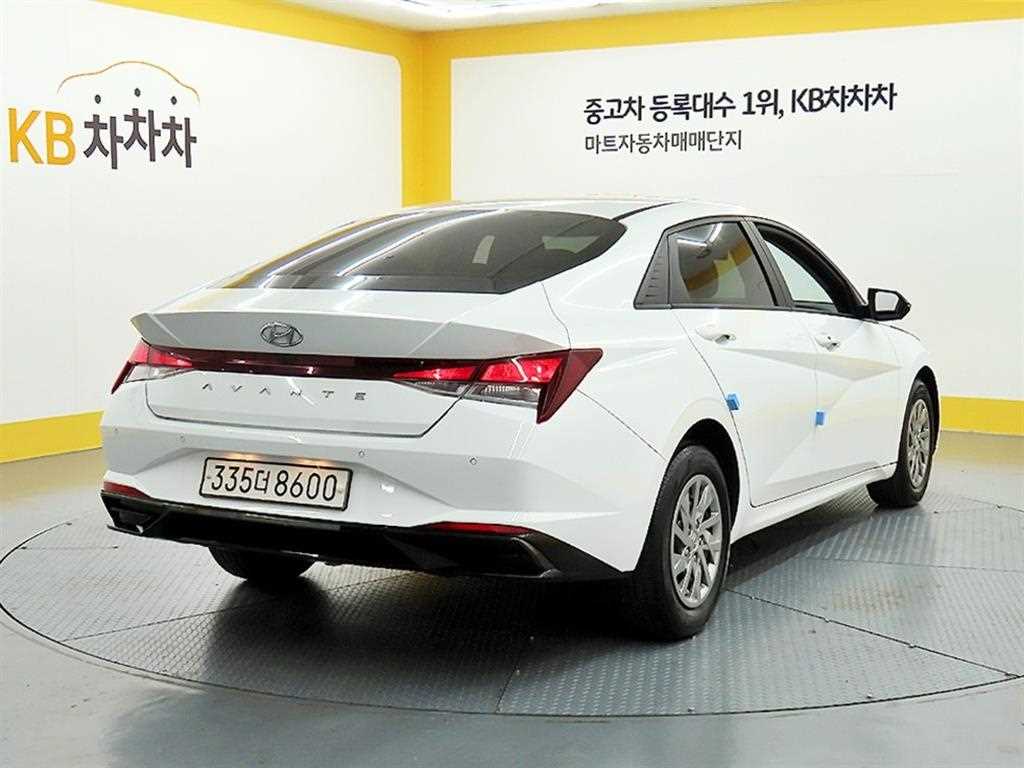 HYUNDAI Avante - Vista 4