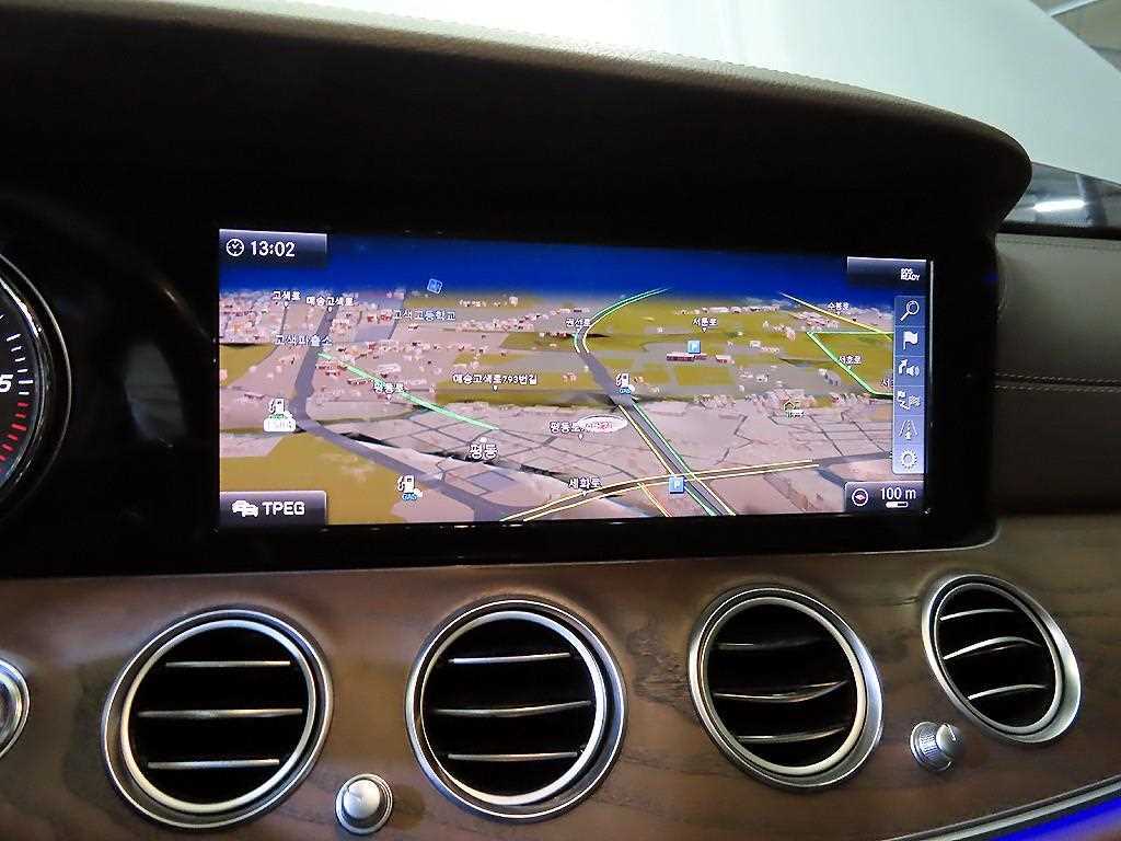 Mercedes Benz E class - Vista 12