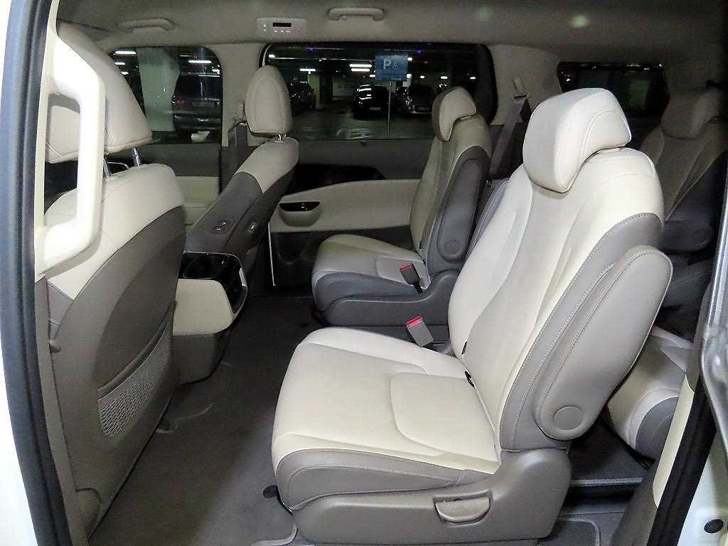 KIA Carnival - Vista 7