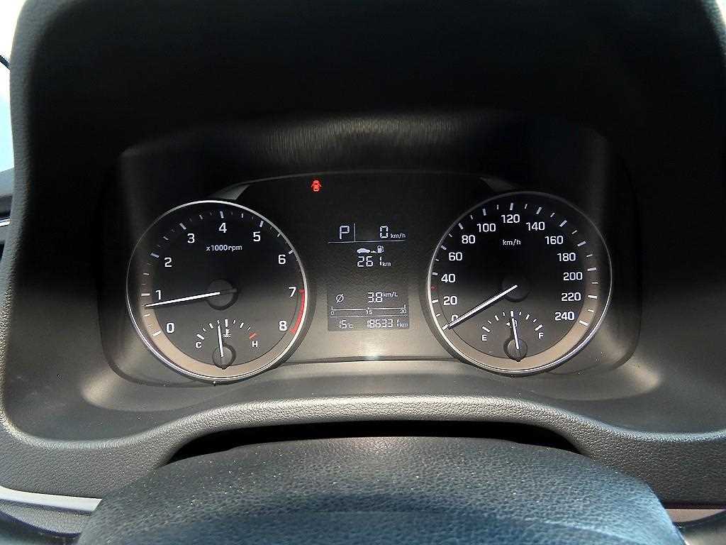 HYUNDAI Avante - Vista 9