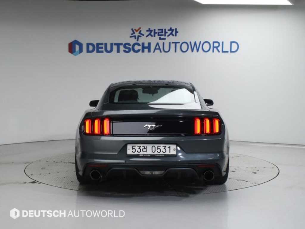 Ford Mustang - Vista 4