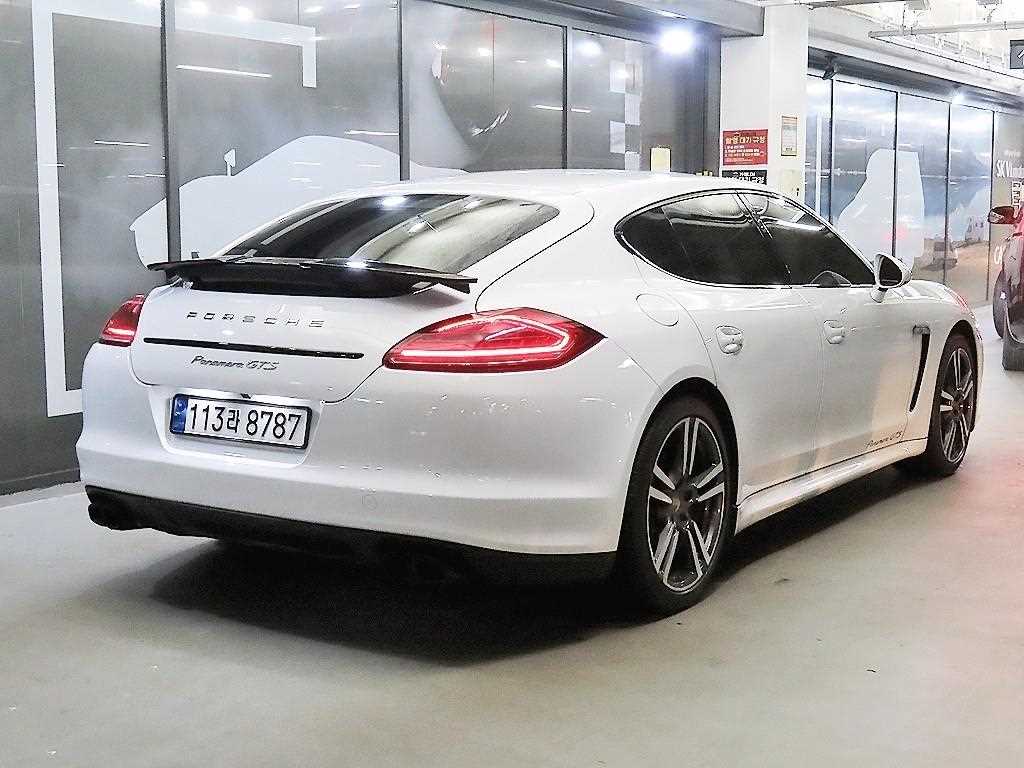 Porsche Panamera - Vista 4