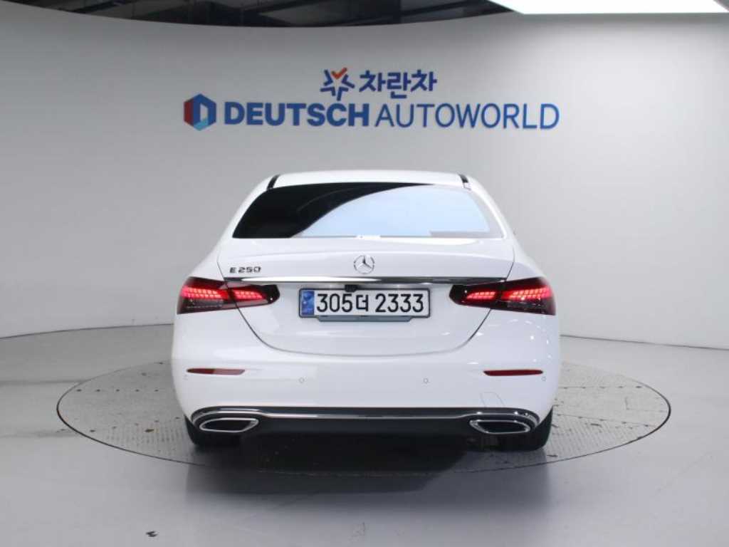 Mercedes Benz E class - Vista 4