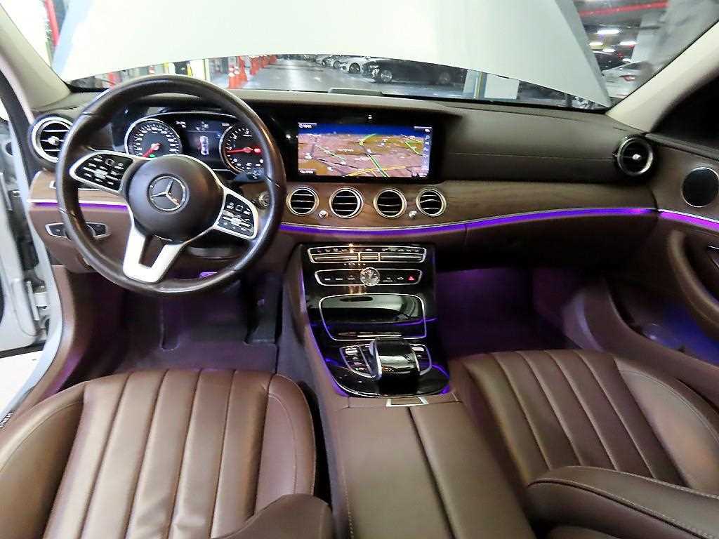 Mercedes Benz E class - Vista 9