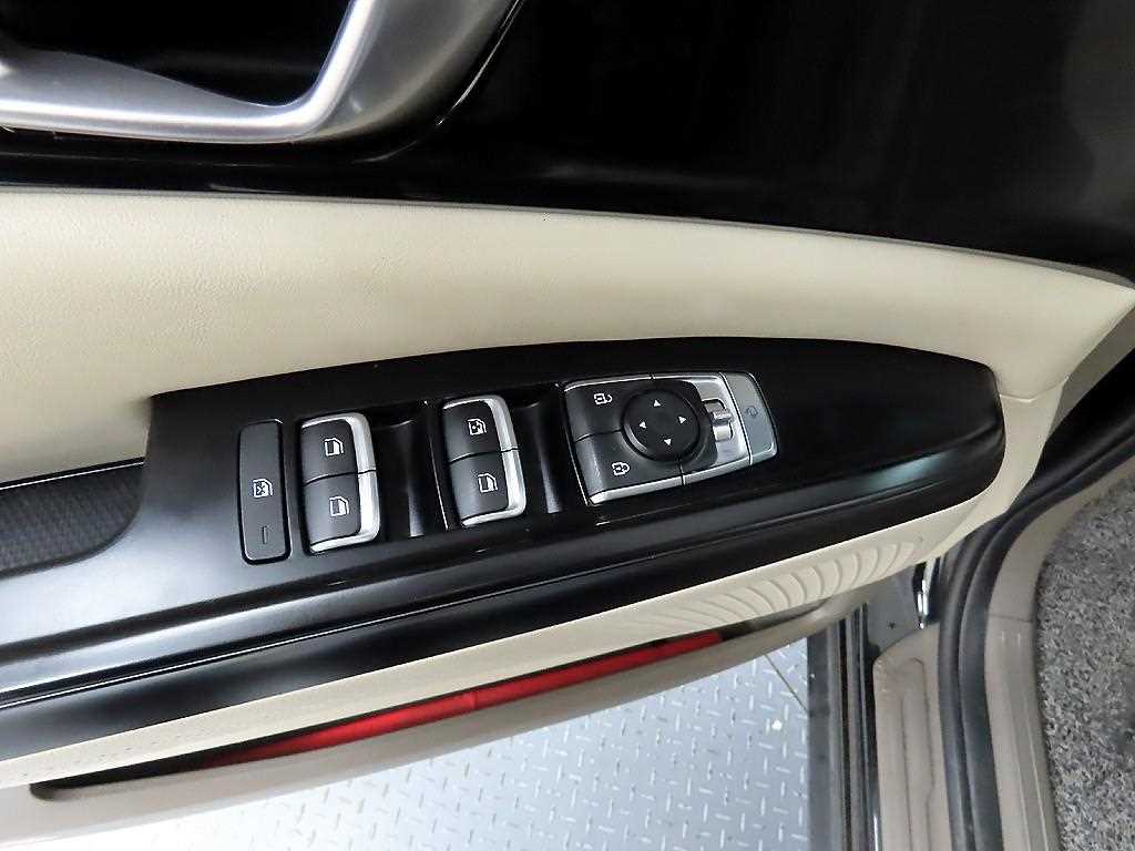 KIA Carnival - Vista 11