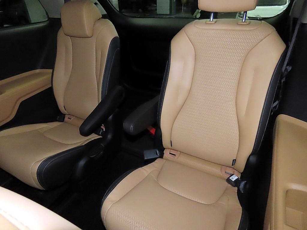 KIA Carnival - Vista 8