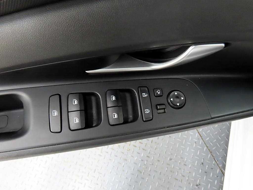 HYUNDAI Avante - Vista 11