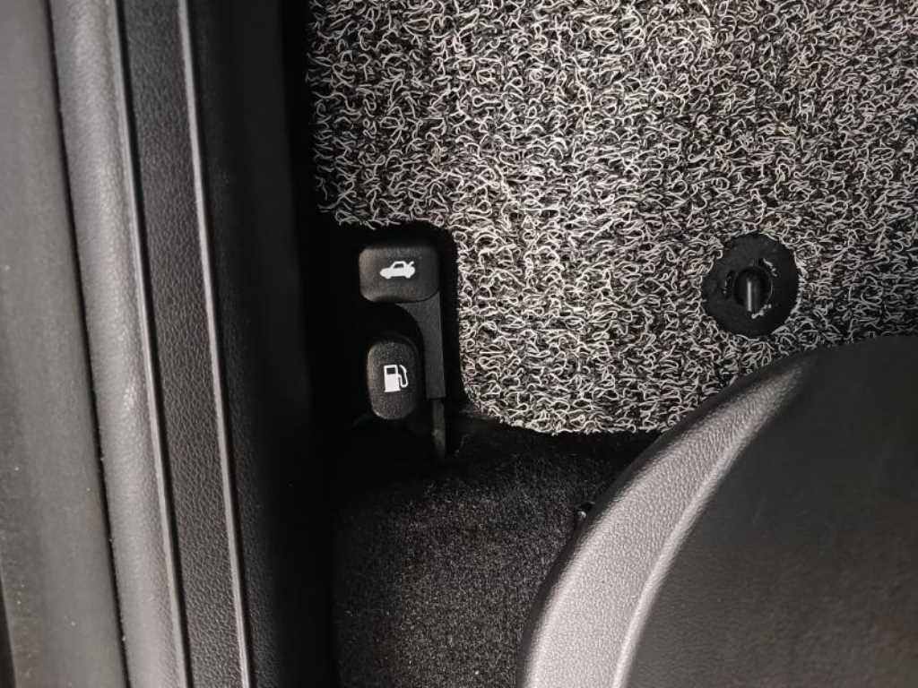 HYUNDAI Avante - Vista 10