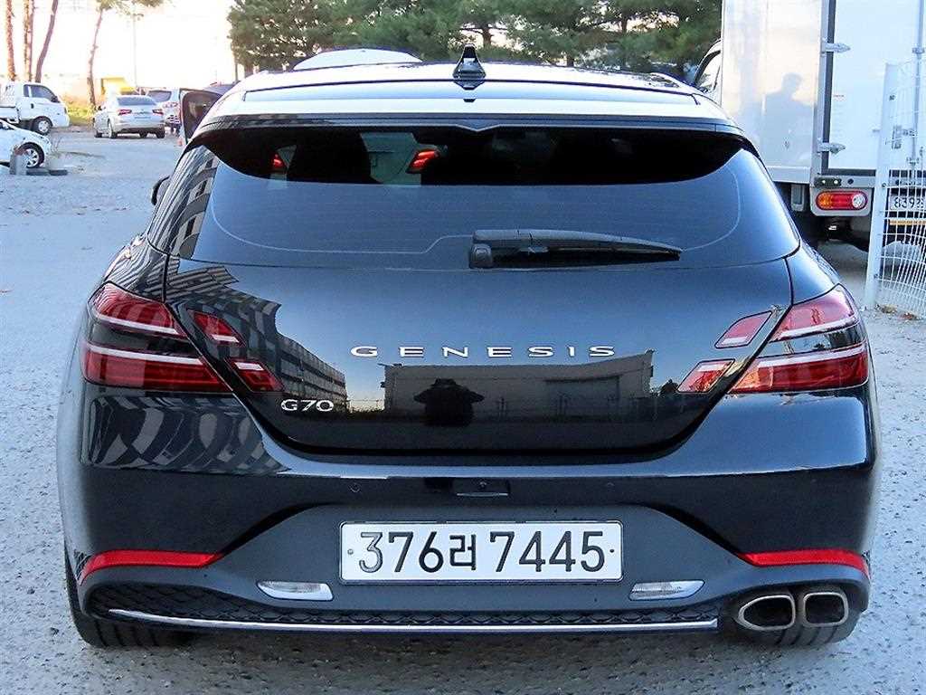 Genesis G70 - Vista 4