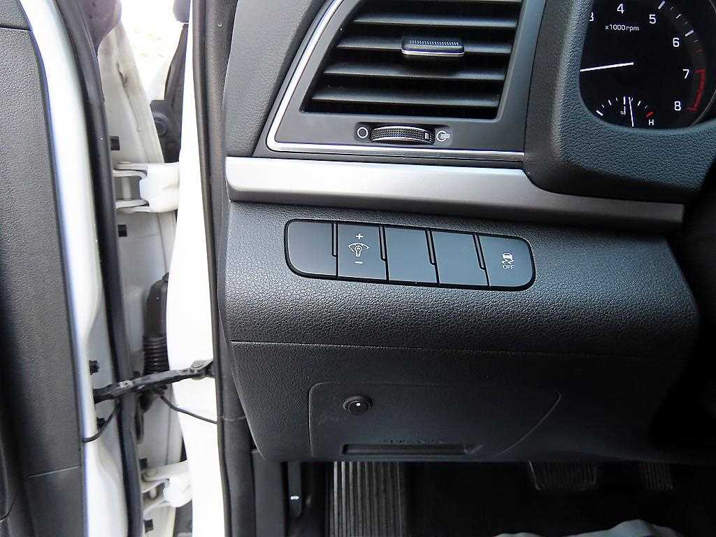 HYUNDAI Avante 2016 Blanco - Importación desde Corea - HF Imports Iquique - Foto 13