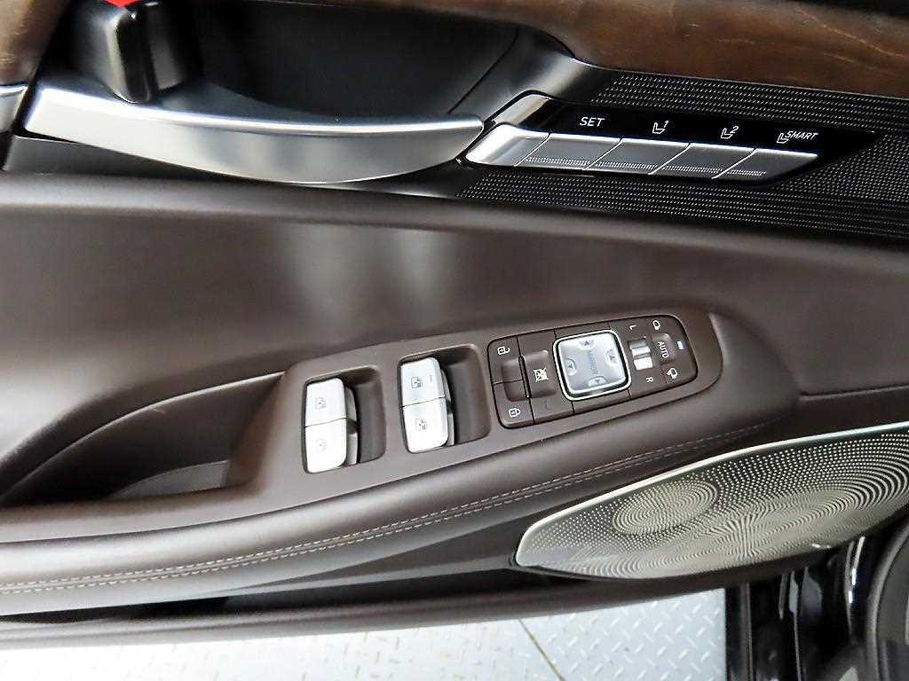 Genesis G90 - Vista 11